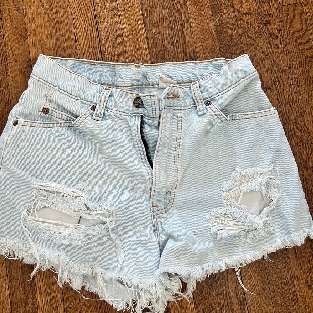 Levi’s 560 Super High Rise Lightwash Distressed Denim Jean Shorts Size 29‎